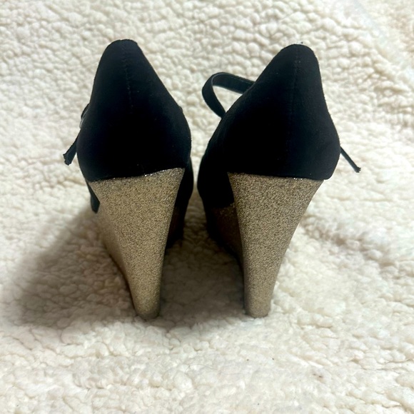 Steve Madden 5.5" black and gold glitter wedge - 6 - Picture 3 of 7